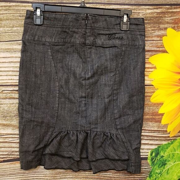 "Guess" Woman's Black Jean skirt size: 26 Pre-owned - Picture 1 of 7